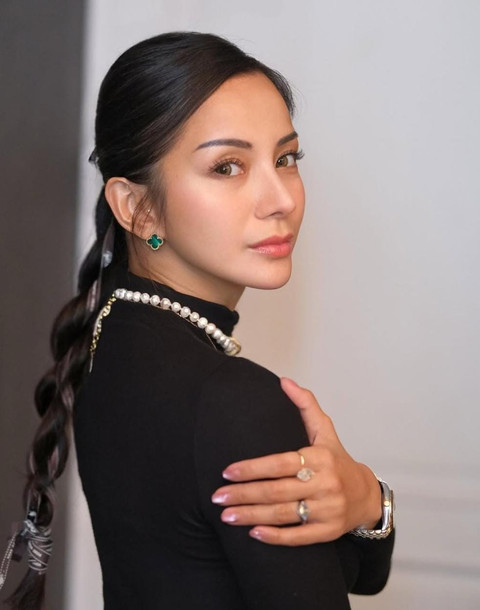 Karier Kirana dimulai sejak tahun 2000. Foto: Instagram @kiranalarasati