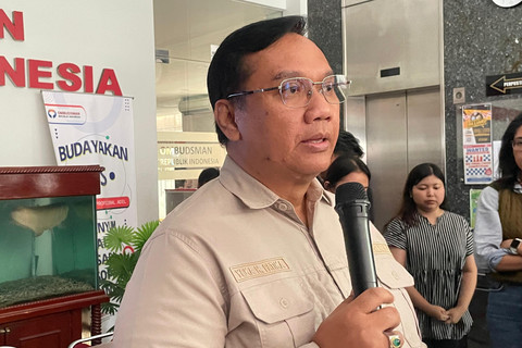 Anggota Ombudsman RI, Yeka Hendra Fatika di kantornya, Jakarta Selatan, Jumat (8/8/2025). Foto: Najma Ramadhanya/kumparan