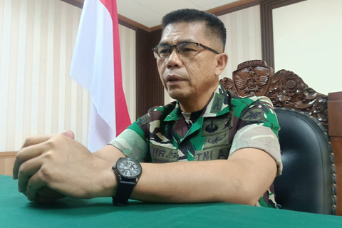Wakil Kepala Pendam IX/Udayana, Letkol Inf Amir Syarifudin, saat jumpa pers di Kodam/Udayana. Foto: Denita br Matondang/kumparan