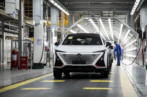 Proses perakitan mobil Changan di China.  Foto: Source: Dok. Gaikindo