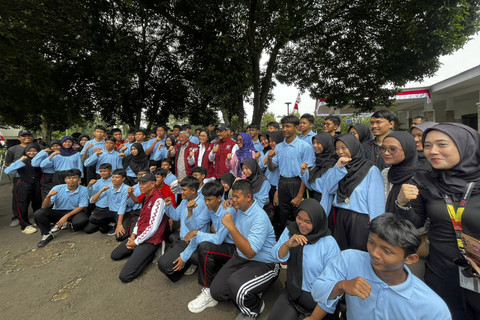Menteri Sosial Saifullah Yusuf dan Menteri Keuangan Sri Mulyani Bersama Murid Sekolah Rakyat Menengah 10, Jakarta Selatan, Sabtu (9/8/2025). Foto: Rayyan Farhansyah/kumparan...                    </div>

                    <div class=