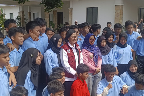 Menteri Keuangan (Menkeu) Sri Mulyani Indrawati, saat meninjau Sekolah Rakyat Menengah Atas 10 Jakarta, di Jakarta Selatan, Sabtu (9/8/2025). Foto: Muhammad Fhandra Hardiyon/kumparan