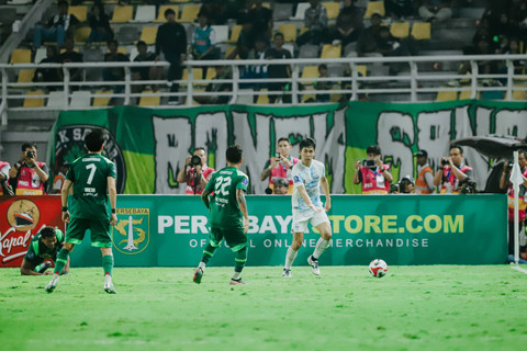 Yusaki Yamadera saat melawan Persebaya Surabaya di Gelora Bung Tomo, Jumat (8/8). Foto: PSIM Jogja