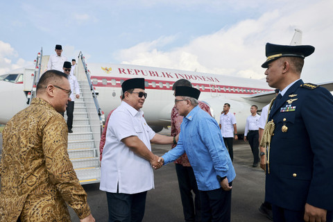Presiden Republik Indonesia, Prabowo Subianto tiba di Singapura pada Sabtu (9/8/2025). Foto: Rian - Biro Pers Sekretariat Presiden
