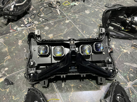 Suasana di bengkel lampu modifikasi Pendawa Horn. Foto: Fitra Andrianto/kumparan