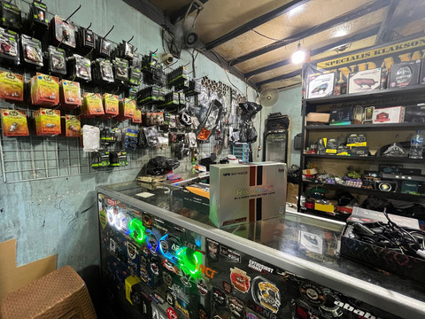 Suasana di bengkel lampu modifikasi Pendawa Horn. Foto: Fitra Andrianto/kumparan