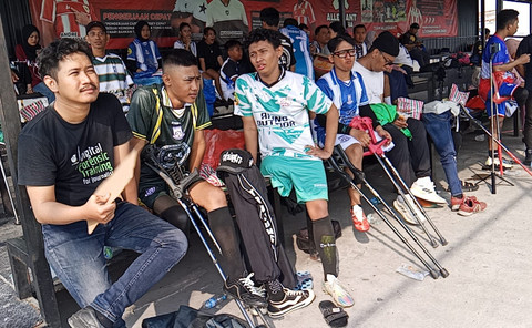Aksi Anak Muda di Surabaya Galang Dana Demi Pesepakbola Disabilitas