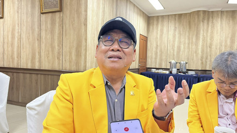 Rektor Universitas Terbuka, Mohamad Yunus, usai memberikan sambutan dalam OSMB dan Klinik Ujian UT Jakarta di Universitas Terbuka Convention Center, Pamulang, Tangerang Selatan, Minggu (10/8/2025). Foto: Nasywa Athifah/kumparan