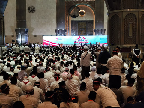 Suasana kegiatan zikir kebangsaan dan ikrar bela negara di Masjid Istiqlal, Minggu (10/8/2025). Foto: Rachmadi Rasyad/kumparan