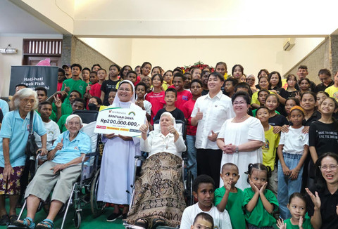 Penyaluran bantuan bagi penyandang disabilitas melalui Yayasan Sinar Pelangi di Jatibening, Bekasi, Jumat (8/8). Foto: kumparan