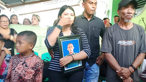 Pemakaman Prada Lucky Chepril Saputra Namo di Kelurahan Kuanino, Kupang, Sabtu (9/8/2025). Foto: Dok. Istimewa