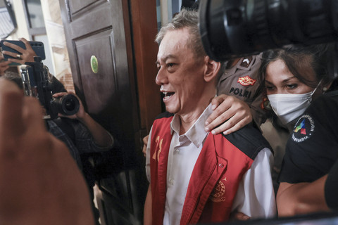 Terdakwa Fariz RM saat memberikan keterangan pers usai menjalani sidang di Pengadilan Negeri Jakarta Selatan, Jakarta, Senin, (11/8/2025). Foto: Agus Apriyanto