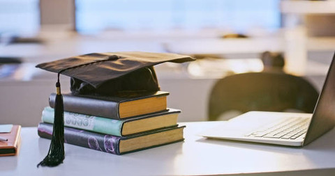 Ilustrasi mengapa kkni menjadi acuan penting dalam pengembangan kurikulum pendidikan tinggi?, Foto: Unsplash/LumiNola.