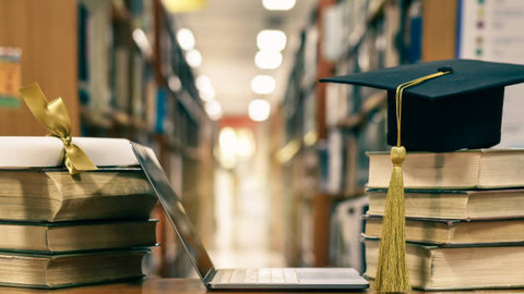 Ilustrasi mengapa kkni menjadi acuan penting dalam pengembangan kurikulum pendidikan tinggi?, Foto: Unsplash/Chinnapong.