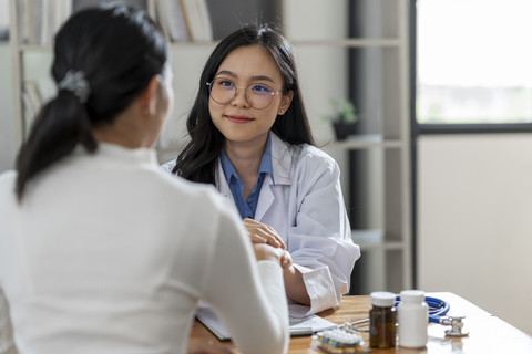Ilustrasi dokter perempuan. Foto: Shutterstock