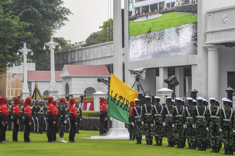 Calon Paskibraka saat mengikuti gladi kotor pelaksanaan Upacara Pengibaran Bendera Merah Putih dalam rangka memperingati HUT Ke-80 Republik Indonesia di halaman Istana Merdeka, Jakarta, Selasa (12/8/2025). Foto: Galih Pradipta/ANTARA FOTO