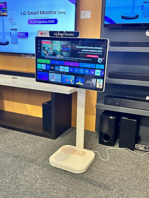 LG Smart Monitor Swing. Foto: Judith Aura/kumparan