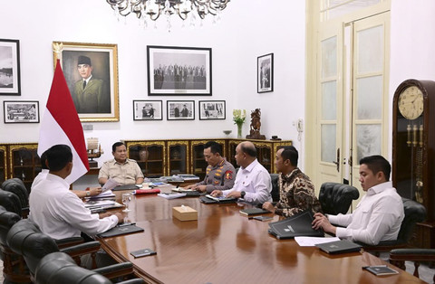 Pertemuan terbatas antara Presiden RI Prabowo dan sejumlah tokoh mulai dari Kapolri, Kepala BIN, hingga Wakil Ketua DPR Sufmi Dasco di Istana Merdeka, Selasa (12/8/2025). Foto: Instagram/ @sekretariat.kabinet