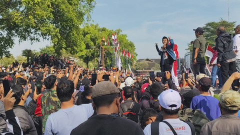 Suasana demo di depan kantor Bupati Pati, pada Rabu (13/8/2025). Foto: Intan Alliva/kumparan