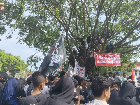 Suasana demo di depan kantor Bupati Pati, pada Rabu (13/8/2025). Foto: Intan Alliva/kumparan