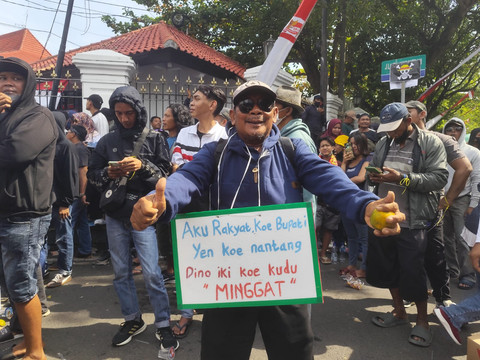Suasana demo di depan kantor Bupati Pati, pada Rabu (13/8/2025). Foto: Intan Alliva/kumparan