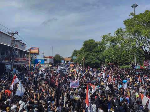 Suasana demo di depan kantor Bupati Pati, Rabu (13/8/2025). Foto: Intan Alliva Khansa/kumparan