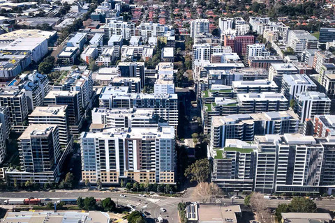 Blok-blok apartemen yang baru dibangun di pinggiran kota Sydney, Mascot, Australia (16/6/2024) Foto: David Gray/AFP