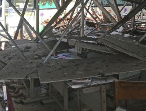 Atas gedung SDN Kedung Dalam II, Kecamatan Mauk, Kabupaten Tangerang, ambruk, Rabu, (13/8/2025). Foto: Dok. Istimewa