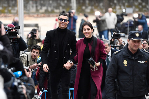 Georgina bertemu Cristiano di butik Gucci tempatnya bekerja. Foto: AFP/Pierre Philippe Marcou