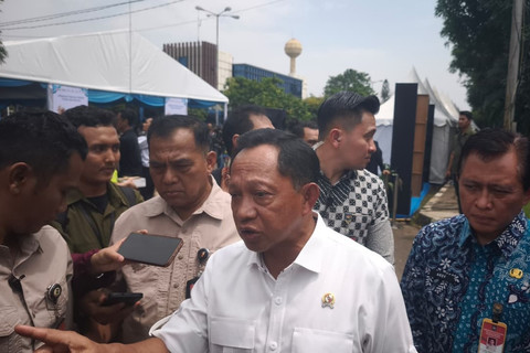Menteri Dalam Negeri Tito Karnavian di Bulog Kanwil Jakarta pada Kamis (14/8/2025). Foto: Rachmadi Rasyad/kumparan