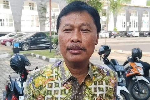 Walikota Cirebon, Effendi Edo saat memberikan keterangan kepada wartawan di Balai Kota Cirebon. (14/8/2025). Foto: kumparan