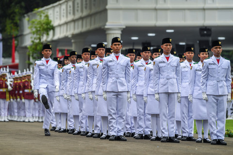 Calon Paskibraka melangkah dalam barisan saat gladi bersih upacara peringatan HUT ke-80 RI di Halaman Istana Merdeka, Jakarta Pusat, Kamis (14/8/2025). Foto: Galih Pradipta/ANTARA FOTO