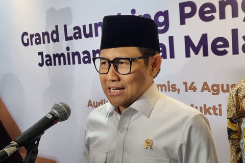 Menteri Koordinator Pemberdayaan Masyarakat (Menko PM) Muhaimin Iskandar atau Cak Imin  di Grha Universitas Negeri Surabaya (Unesa), Kamis (14/8/2025) dok. Farusma Okta Verdian/kumparan