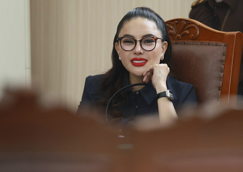 Terdakwa Nikita Mirzani menjalani sidang dengan agenda saksi di Pengadilan Negeri Jakarta Selatan, Jakarta, Kamis, (14/8/2025). Foto: Agus Apriyanto