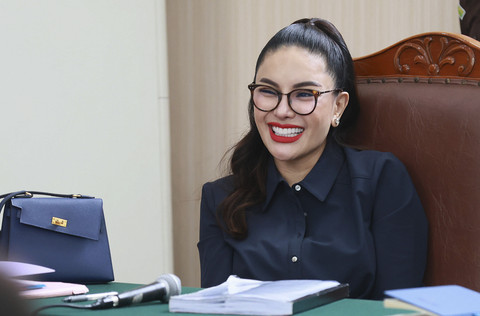 Terdakwa Nikita Mirzani menjalani sidang dengan agenda saksi di Pengadilan Negeri Jakarta Selatan, Jakarta, Kamis, (14/8/2025). Foto: Agus Apriyanto