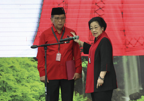 Ketum PDIP Megawati Soekarnoputri bersama Sekjen PDIP Hasto Kristiyanto dalam pelantikan pengurus DPP PDIP periode 2025-2030, Kamis (14/8/2025). Foto: PDIP