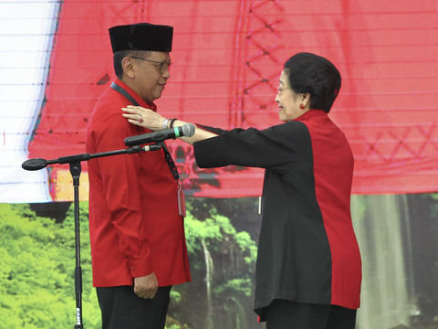 Ketum PDIP Megawati Soekarnoputri bersama Sekjen PDIP Hasto Kristiyanto dalam pelantikan pengurus DPP PDIP periode 2025-2030, Kamis (14/8/2025). Foto: PDIP