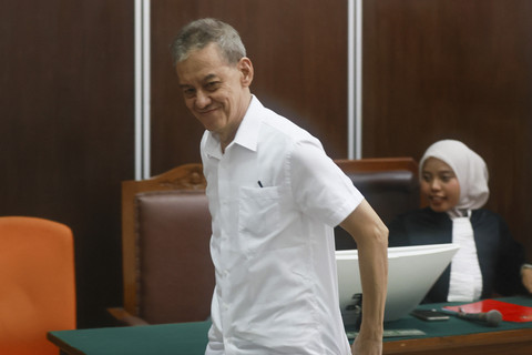 Terdakwa Fariz RM saat menjalani sidang terkait penyalahgunaan narkotika di Pengadilan Negeri Jakarta Selatan, Jakarta, Kamis, (14/8/2025). Foto: Agus Apriyanto