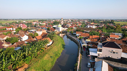 Kondisi sungai di Desa Kesambi, Kudus, Jawa Tengah, Selasa (5/8/2025). Foto: Muhammad Faiz Zulfikar/kumparan