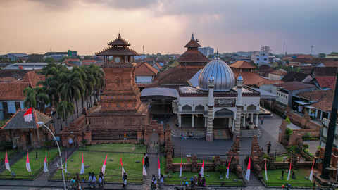 Foto udara Masjid Menara Kudus di Desa Kauman, Kudus, Jawa Tengah, Kamis (7/8/2025). Foto: Muhammad Faiz Zulfikar/kumparan