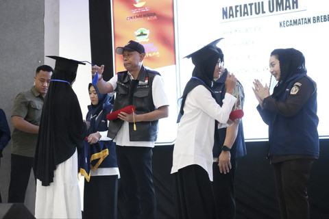Wamensos Agus Jabo Priyono hadiri graduasi 2.000 Keluarga Penerima Manfaat Program Keluarga Harapan di Brebes, Jateng, Rabu (14/8/2025). Foto: Kemensos RI