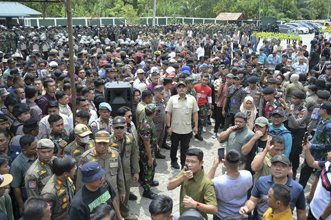 Gubernur Sumatera Utara Bobby Nasution memimpin pembongkaran diskotek ilegal di Kabupaten Deli Serdang, Sumut, Kamis (14/8/2025). Foto: Dok. Istimewa