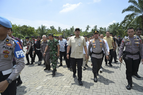 Gubernur Sumatera Utara Bobby Nasution memimpin pembongkaran diskotek ilegal di Kabupaten Deli Serdang, Sumut, Kamis (14/8/2025). Foto: Dok. Istimewa
