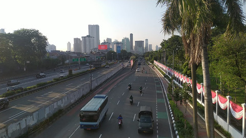 Situasi arus lalu lintas di Jalan Gatot Subroto, Jakarta Pusat, pada Jumat (15/8). Foto: Rachmadi Rasyad/kumparan