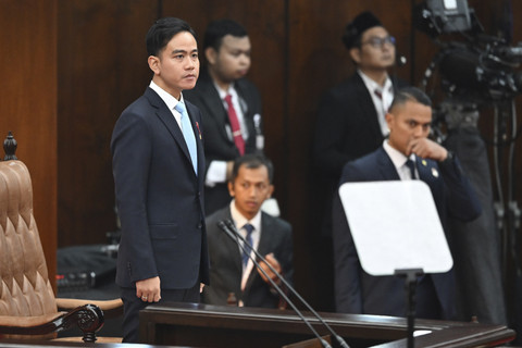 Wapres Gibran Rakabuming Raka (kiri) mengikuti Sidang Tahunan MPR/DPR RI 2025 di Gedung Nusantara, Kompleks Parlemen, Jakarta, Jumat (15/8/2025). Foto: Rivan Awal Lingga/ANTARA FOTO