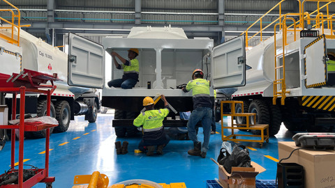 Proses pembuatan karoseri truk di Sigma, Cikarang. Foto: Aditya Pratama Niagara/kumparan