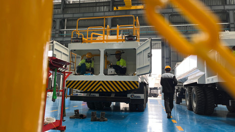 Proses pembuatan karoseri truk di Sigma, Cikarang. Foto: Aditya Pratama Niagara/kumparan