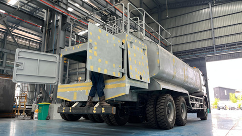 Truk Mercedes-Benz Axor di karoseri Sigma. Foto: Aditya Pratama Niagara/kumparan