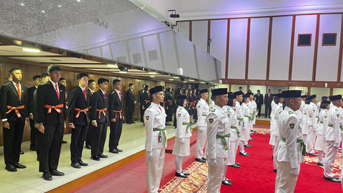 Suasana pengukuhan Paskibraka Provinsi DKI Jakarta Tahun 2025 di Balai Kota DKI Jakarta, Gambir, Jakarta Pusat, Jumat (15/8/2025). Foto: Nasywa Athifah/kumparan