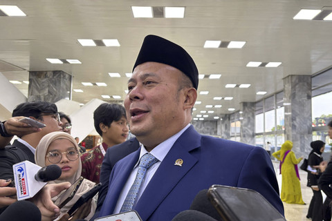 Wakil Ketua DPR RI, Cucun Ahmad Syamsurijal menjawab pertanyaan wartawan saat ditemui usai dalam Sidang Paripurna Pembukaan Masa Persidangan I DPR Tahun Sidang 2025-2026 di Gedung Nusantara, Kompleks Parlemen, Jakarta, Jumat (15/8/2025). Foto: Abid Raihan/kumparan